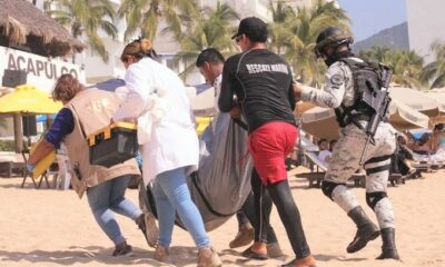 Hallan al menos tres cuerpos sin vida en playa de Acapulco