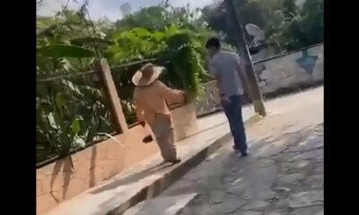 Joven golpea indigente