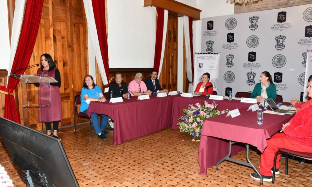 Lupita Díaz conversatorio mayores