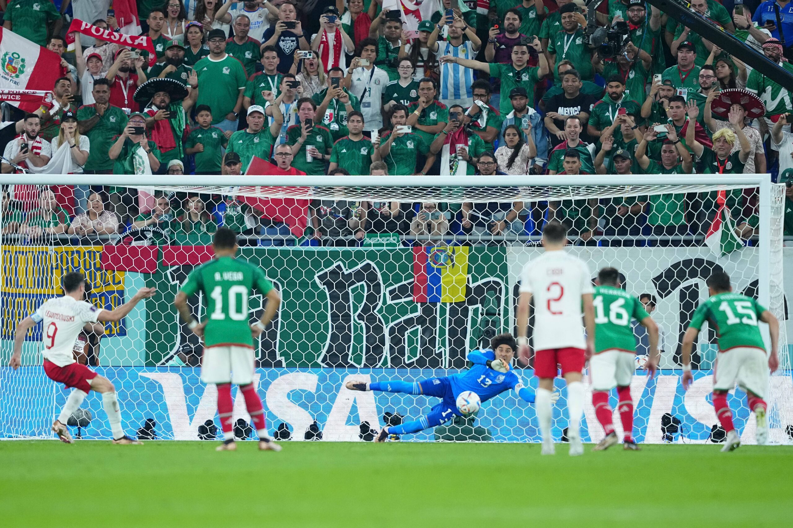 Ochoa salva y México empata a ceros con Polonia