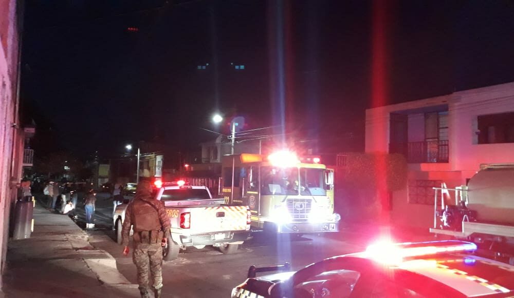 Perdidas materiales tras incendio en maderería de Morelia