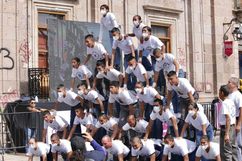 Un éxito desfile cívico deportivo del 112 aniversario de la Revolución Mexicana