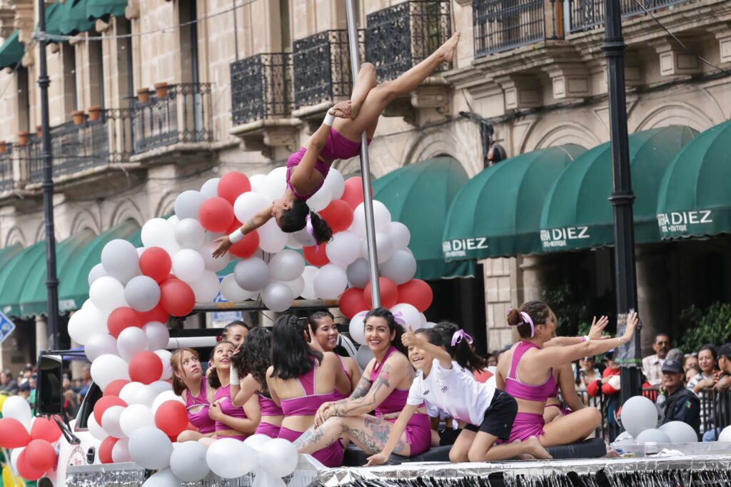 Un éxito desfile cívico deportivo del 112 aniversario de la Revolución Mexicana