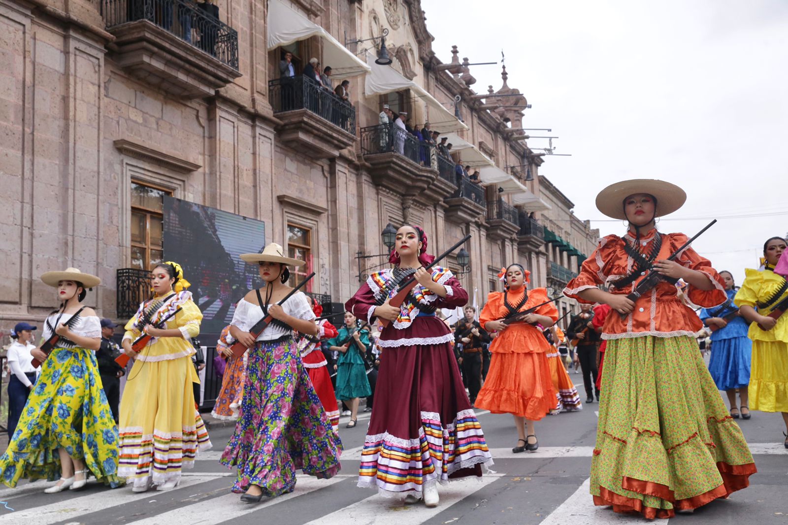 Un éxito desfile cívico deportivo del 112 aniversario de la Revolución Mexicana