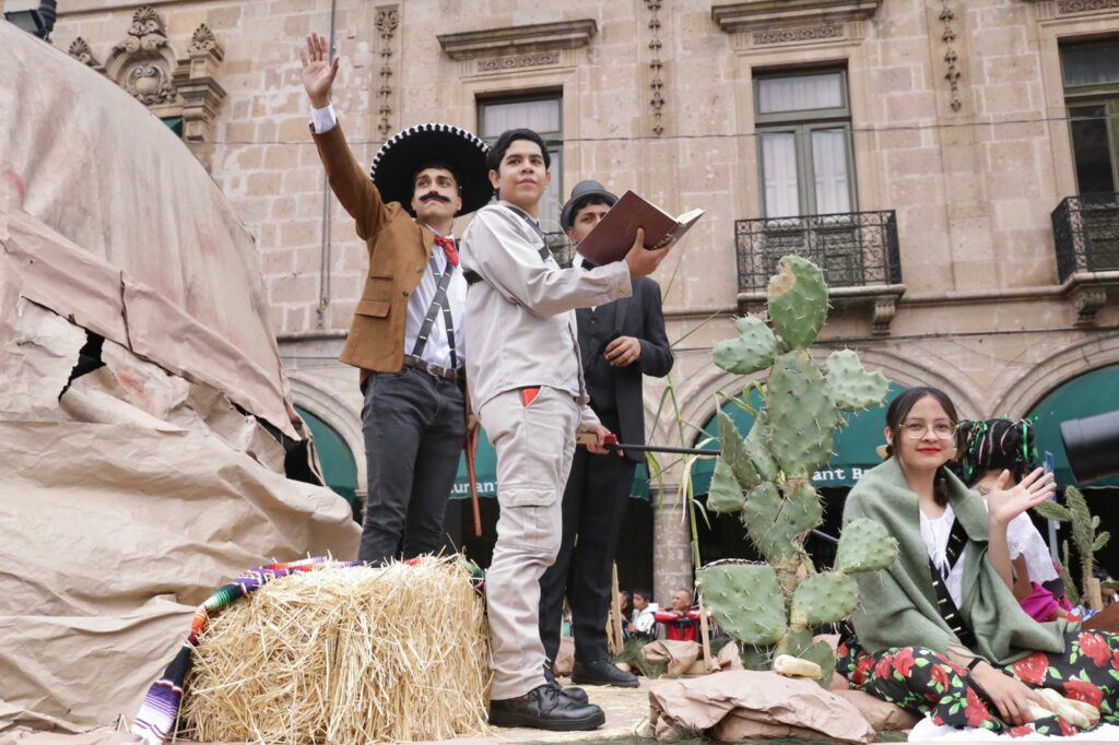 Un éxito desfile cívico deportivo del 112 aniversario de la Revolución Mexicana