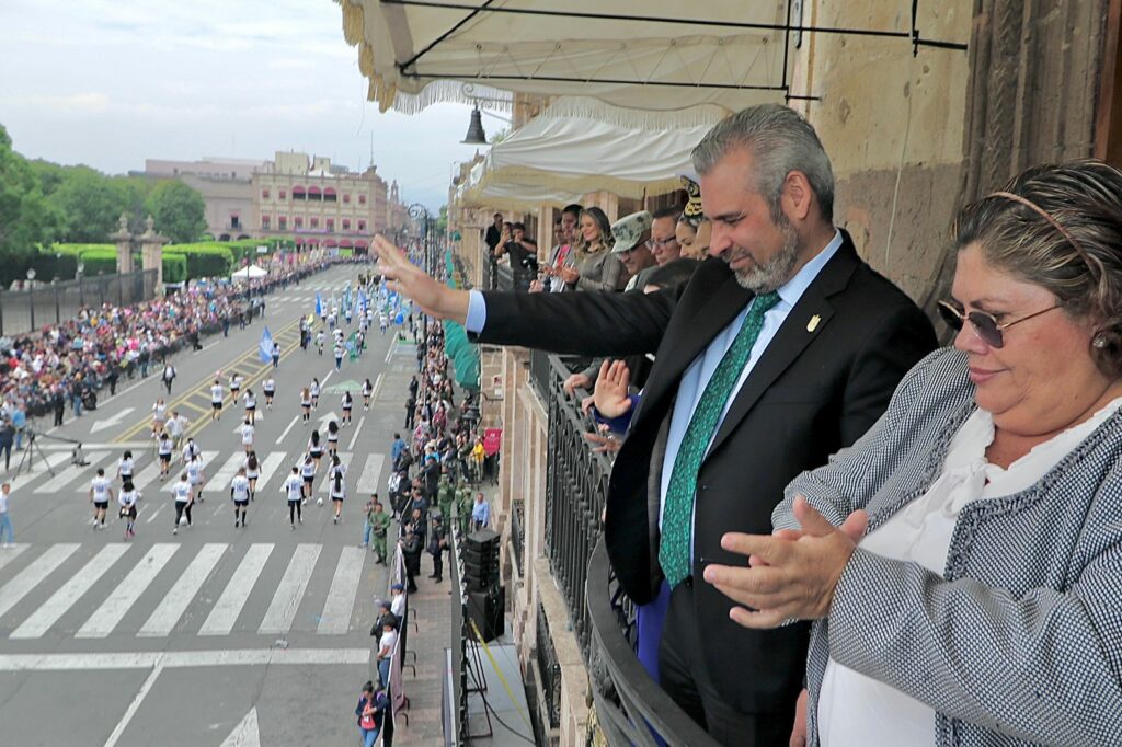 Un éxito desfile cívico deportivo del 112 aniversario de la Revolución Mexicana