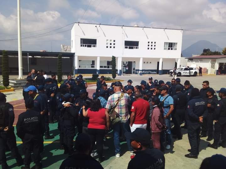 Exigen policías municipales de Zitácuaro mejores condiciones de trabajo