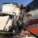 Autobús y tráiler se impactan; hay un muerto