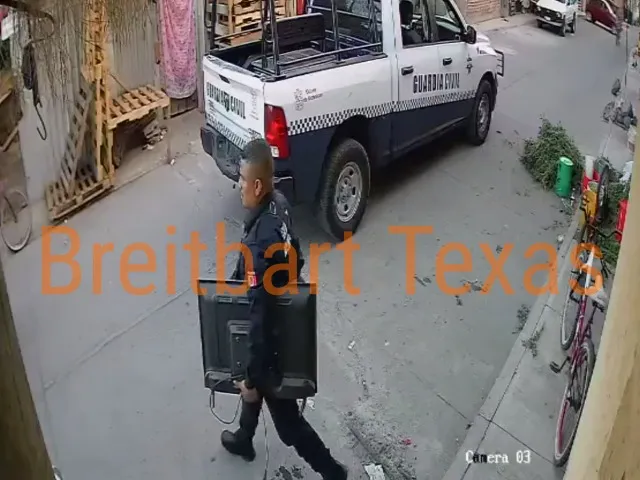 Captan a Guardia Civil robando casas en Zamora, Michoacán