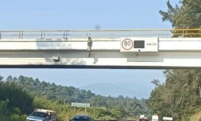 Bulto colgado de un puente moviliza a las autoridades