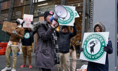 Empleados de Starbucks en EE.UU. alistan huelga