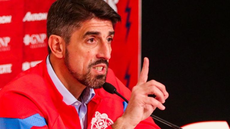 Chivas presentó a su nuevo DT, Veljko Paunovic