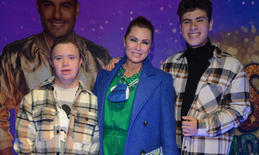 Leticia Calderón inculca a sus hijos a realizar obras de caridad en Navidad