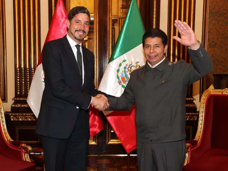 "Persona non grata" declaran a embajador de México en Perú