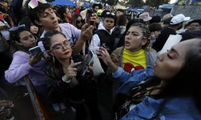 Caos en Estadio Azteca por boletos clonados para Bad Bunny