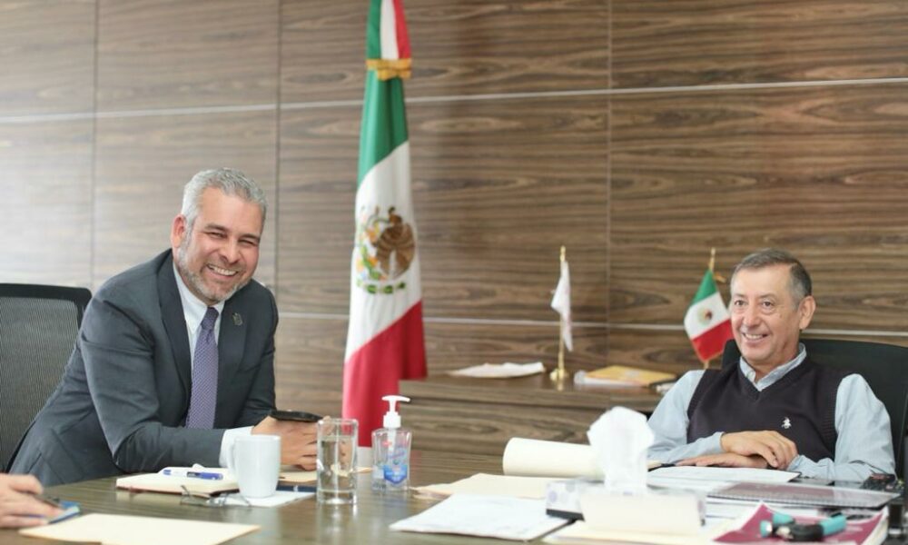 Bedolla e ISSSTE acuerdan incorporar a docentes jubilados a servicios de salud