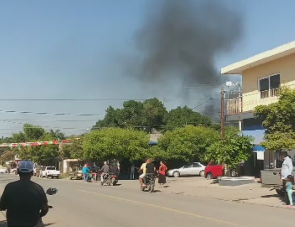 Quema de vehículos y bloqueos en Buenavista y Tepalcatepec