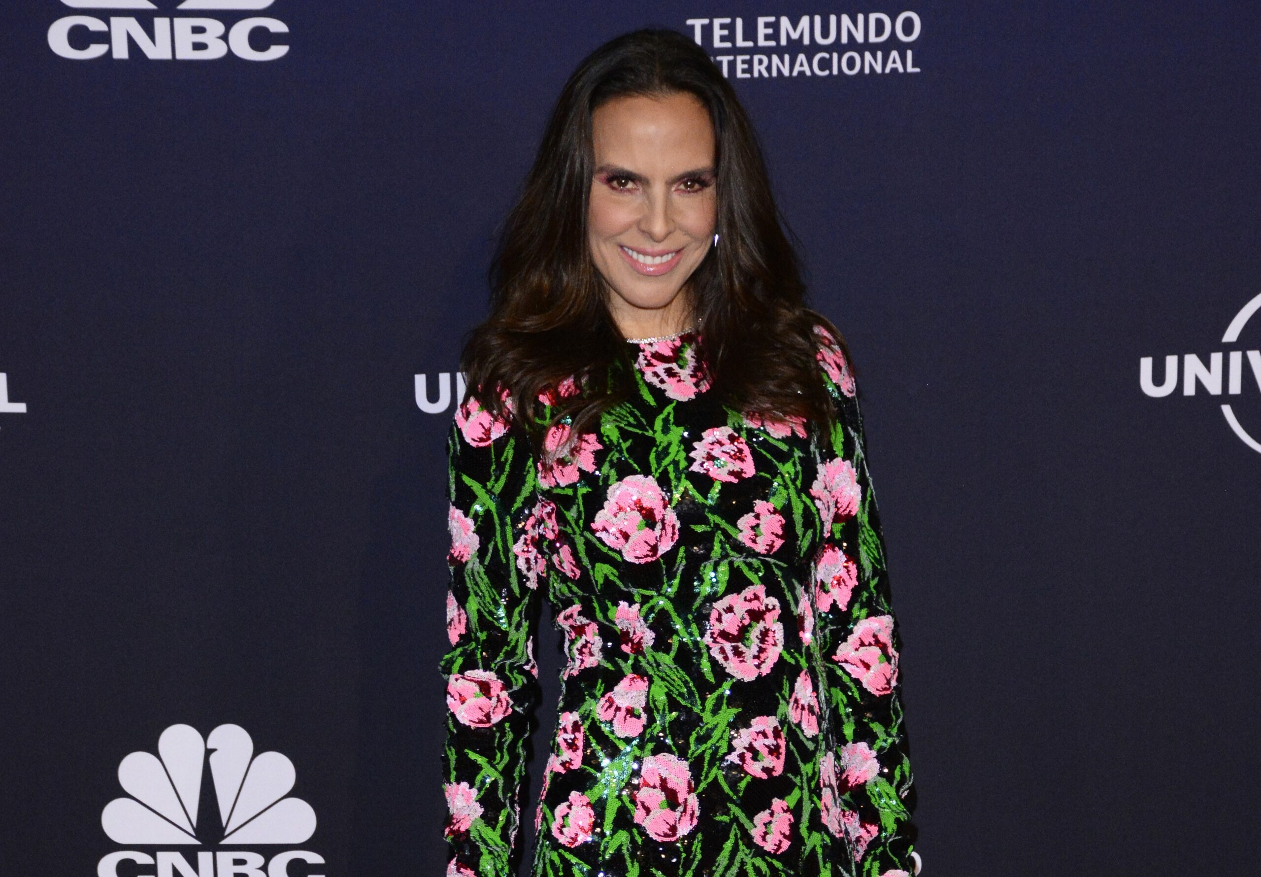 Kate del Castillo se une a Mitzy para llevar sonrisas a niños