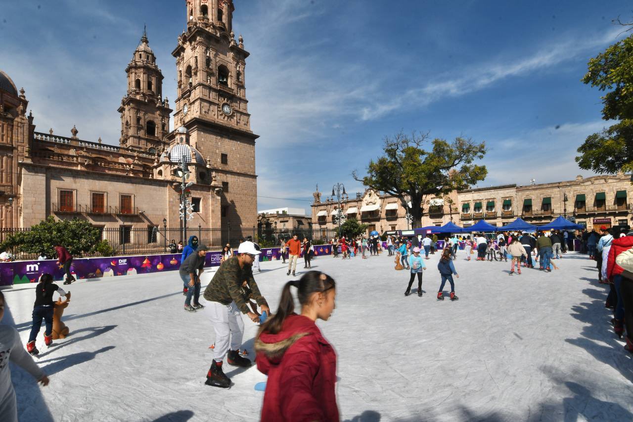 Más de 20 mil personas han patinado en plena Plaza Ocampo