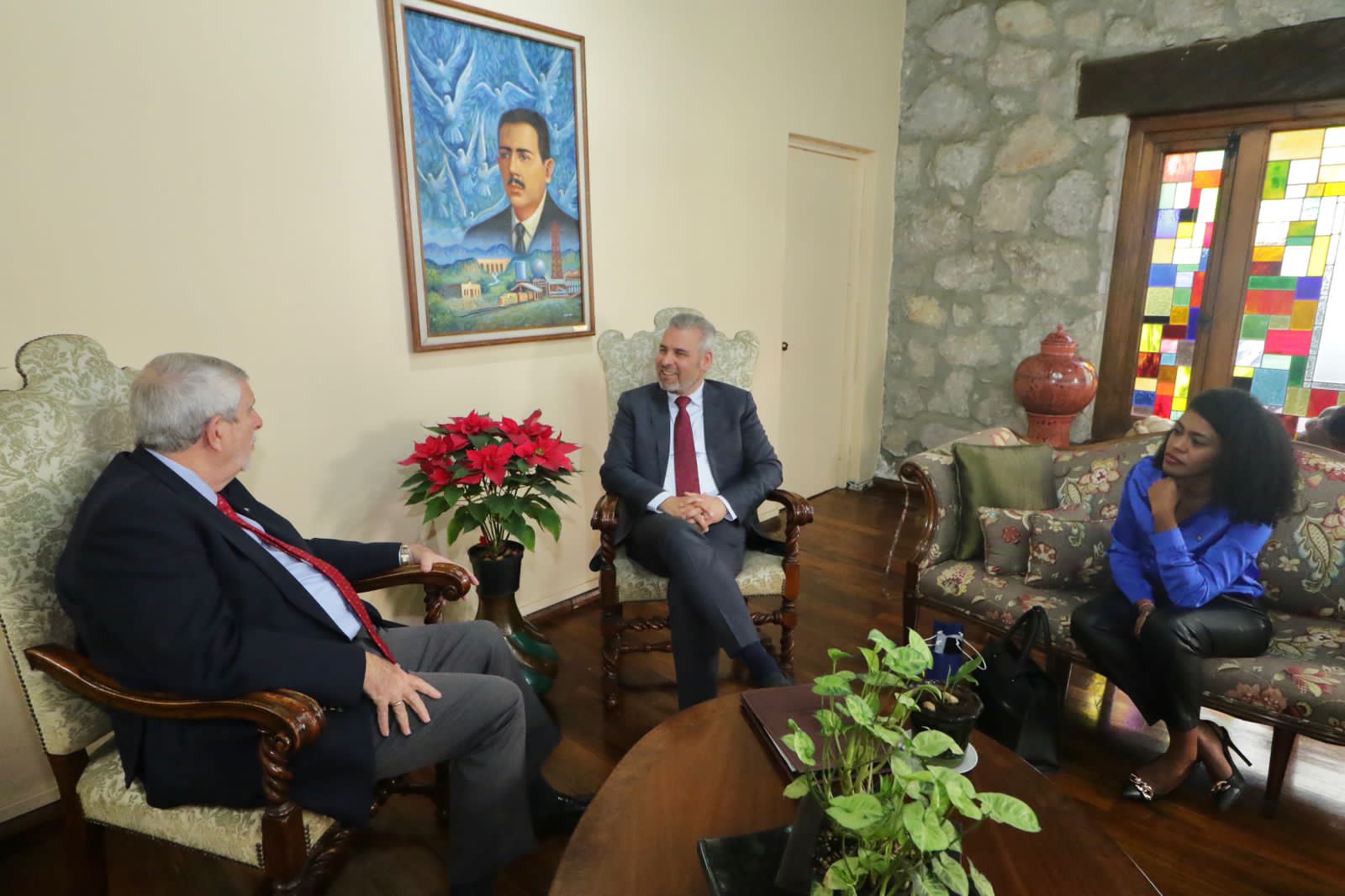 Bedolla y Embajada de Cuba impulsarán especialización de médicos michoacanos