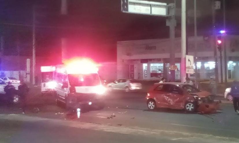 Chocan ambulancia en el libramiento sur de Morelia