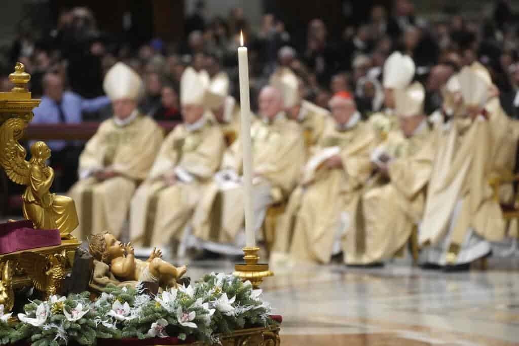 Papa lamenta en Misa del Gallo que niños sean "devorados por las guerras”