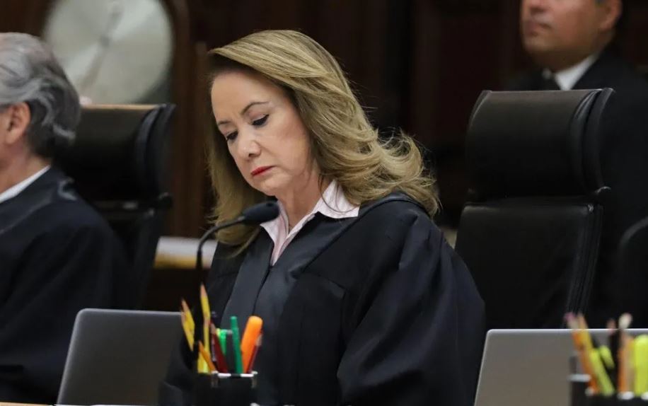 Retiran abogados reconocimiento a Yasmín Esquivel