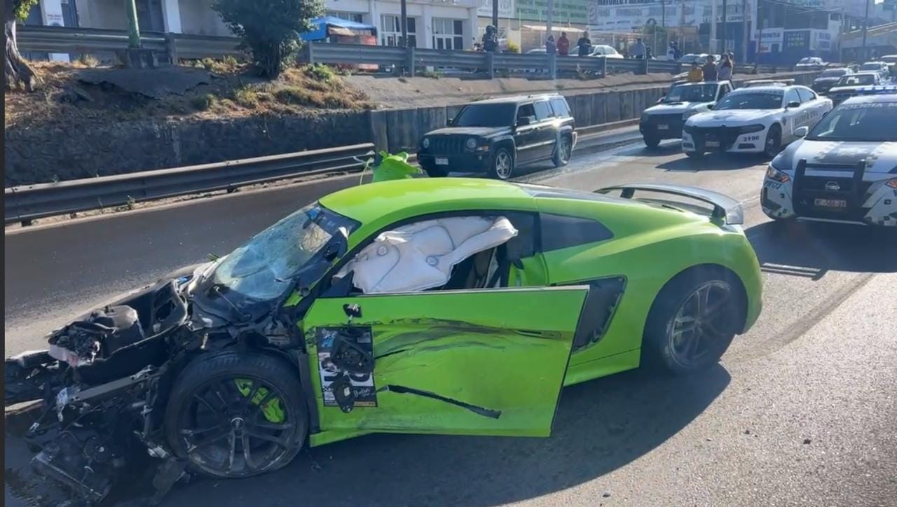 Audi choca contra Caribe en el libramiento norte en Morelia