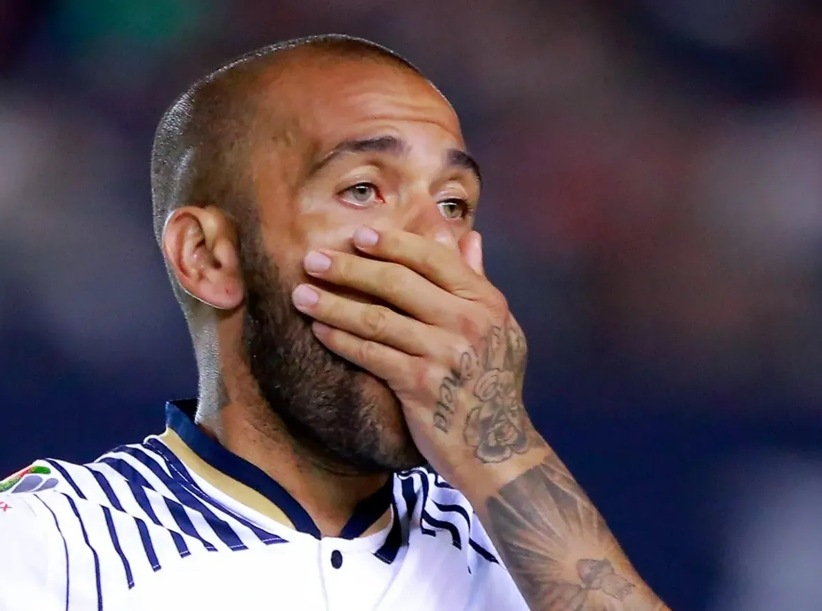 Dani Alves queda desvinculado de Pumas