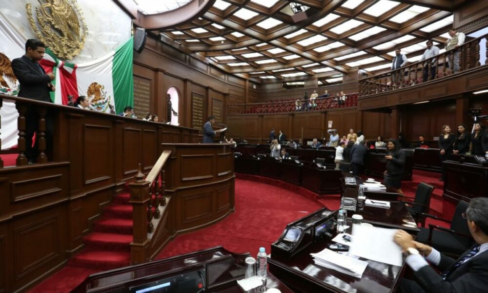 Comisiones del Congreso no dictaminan, pero quieren dinero para eventos