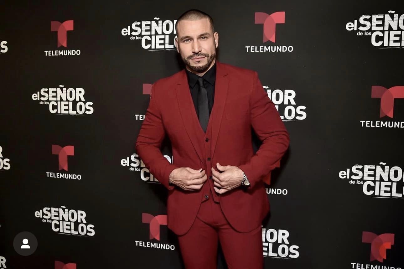 Confiesa Rafael Amaya que amor de su mánager lo transformó