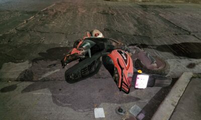 Motociclista resulta lesionado al chocar contra camioneta