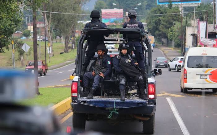 Reportan enfrentamiento entre policías y grupo armado en Villa Madero