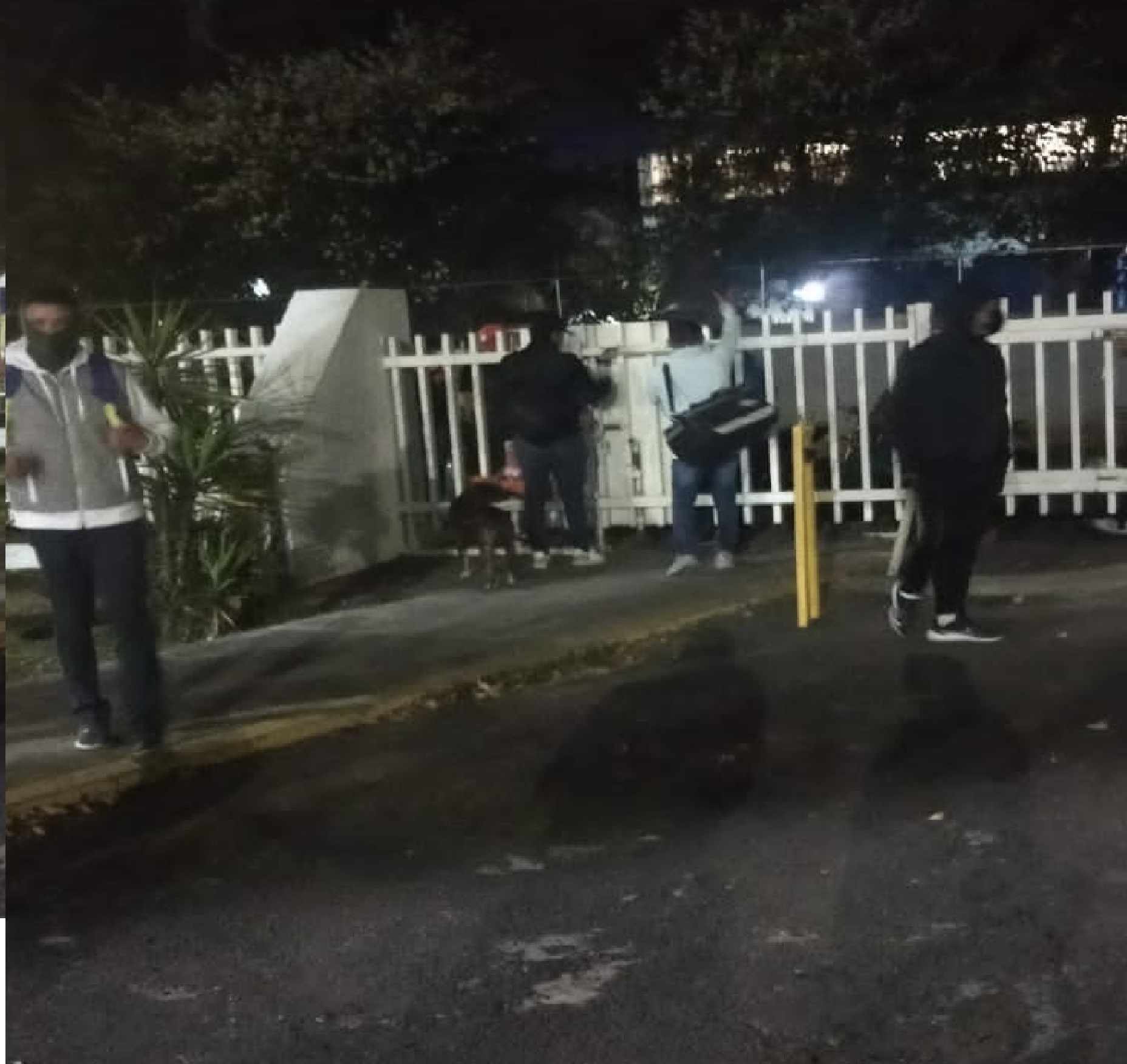 SEE amanece bloqueada por egresados normalistas; buscan plazas