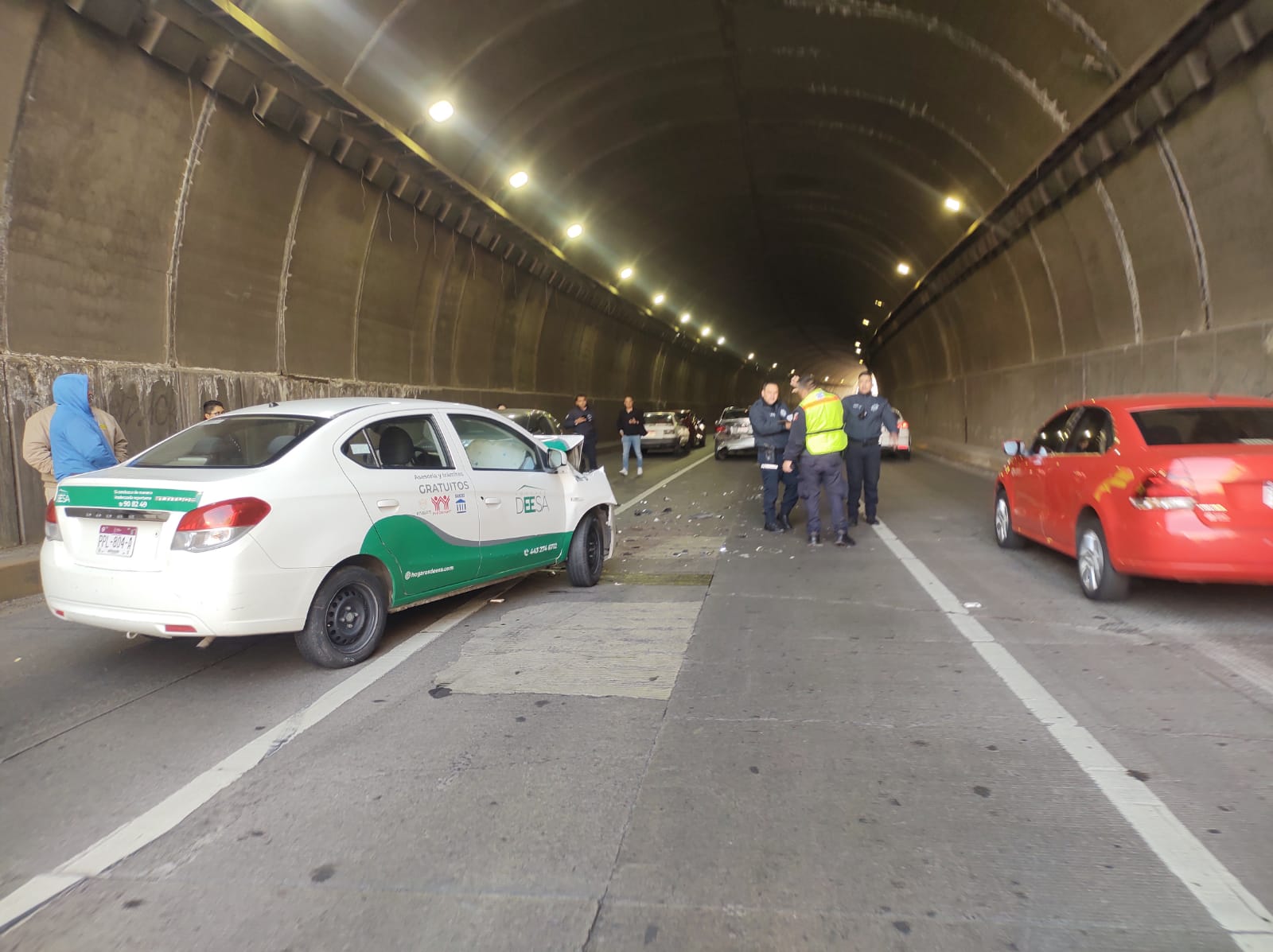 Se registra carambola dentro del túnel en la salida a Charo