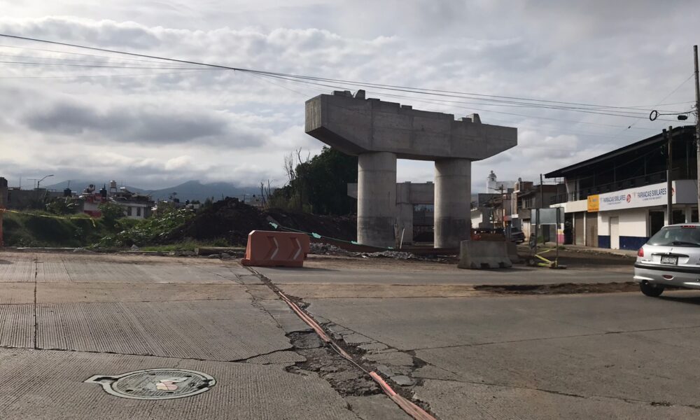 Sin concluir Puente de Siervo ya plantean colocarle elevadores para paso peatonal