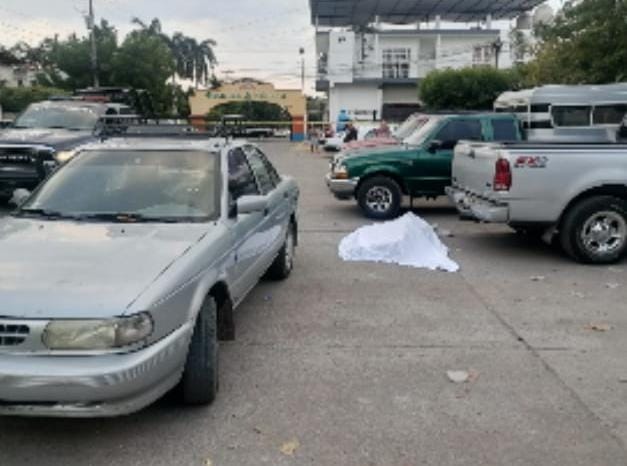 Sujeto es asesinado a balazos en colonia de Apatzingán