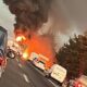 Tráiler sufre volcadura y se incendia sobre la Autopista de Occidente