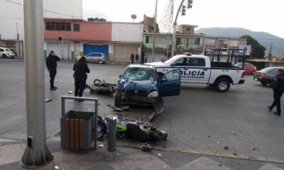 Vehículo impacta a 2 motocicletas en calles de Zitácuaro
