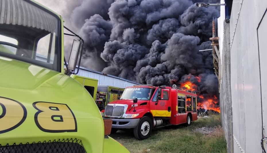 Se incendió tiradero de llantas en la Salida a Salamanca