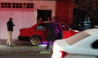 Joven choca su auto contra una casa en Zamora