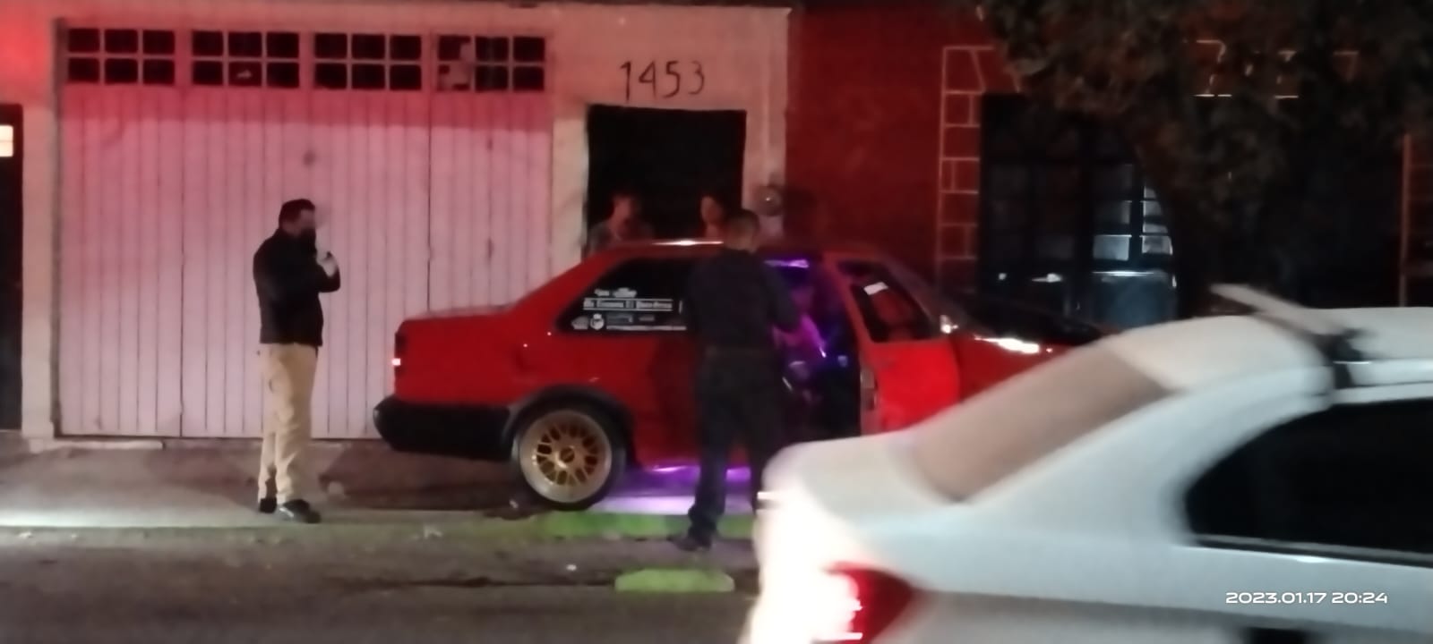 Joven choca su auto contra una casa en Zamora