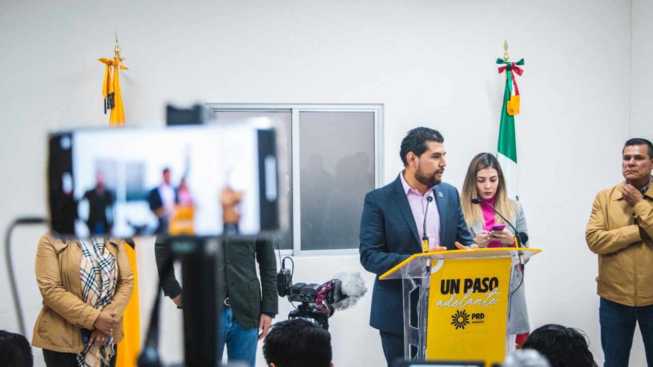 PRD Michoacán es AMLOVER; ahora les urge aprobar revocación de mandato