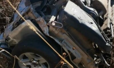 Fallece mujer al volcar en su camioneta
