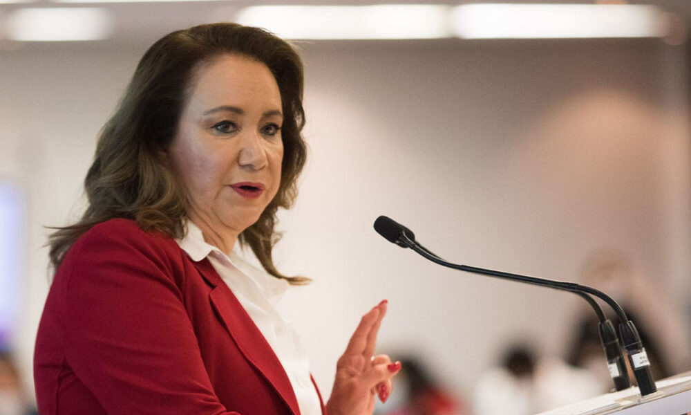 Cita la UNAM a Yasmín Esquivel a presentar pruebas en su defensa