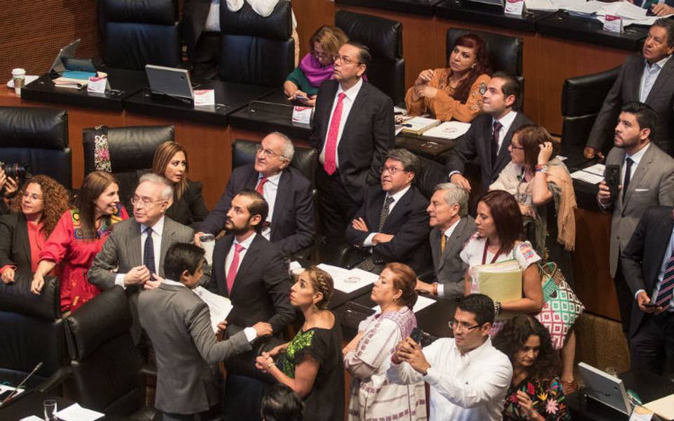 Oportunismo de senadores de Morena; exigen hallar a abogado y líder de Aquila