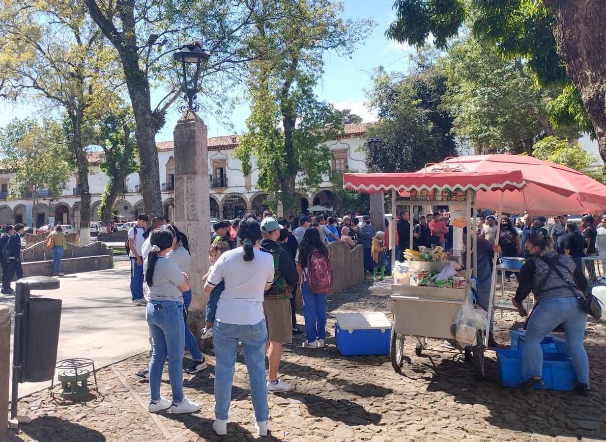 Asesinan a balazos a hombre en plaza de Pátzcuaro