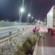 Camioneta vuelca y cae en aguas pluviales en Morelia
