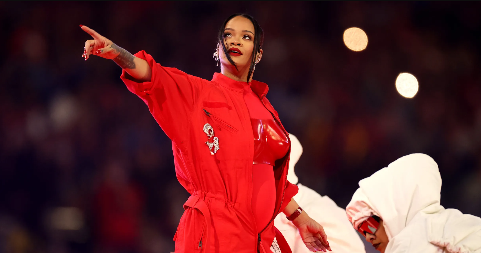 Rihanna deslumbra con sus éxitos en el Super Bowl LVII
