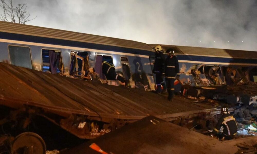 Choque de trenes de frente en Grecia: hay 26 muertos y varios heridos